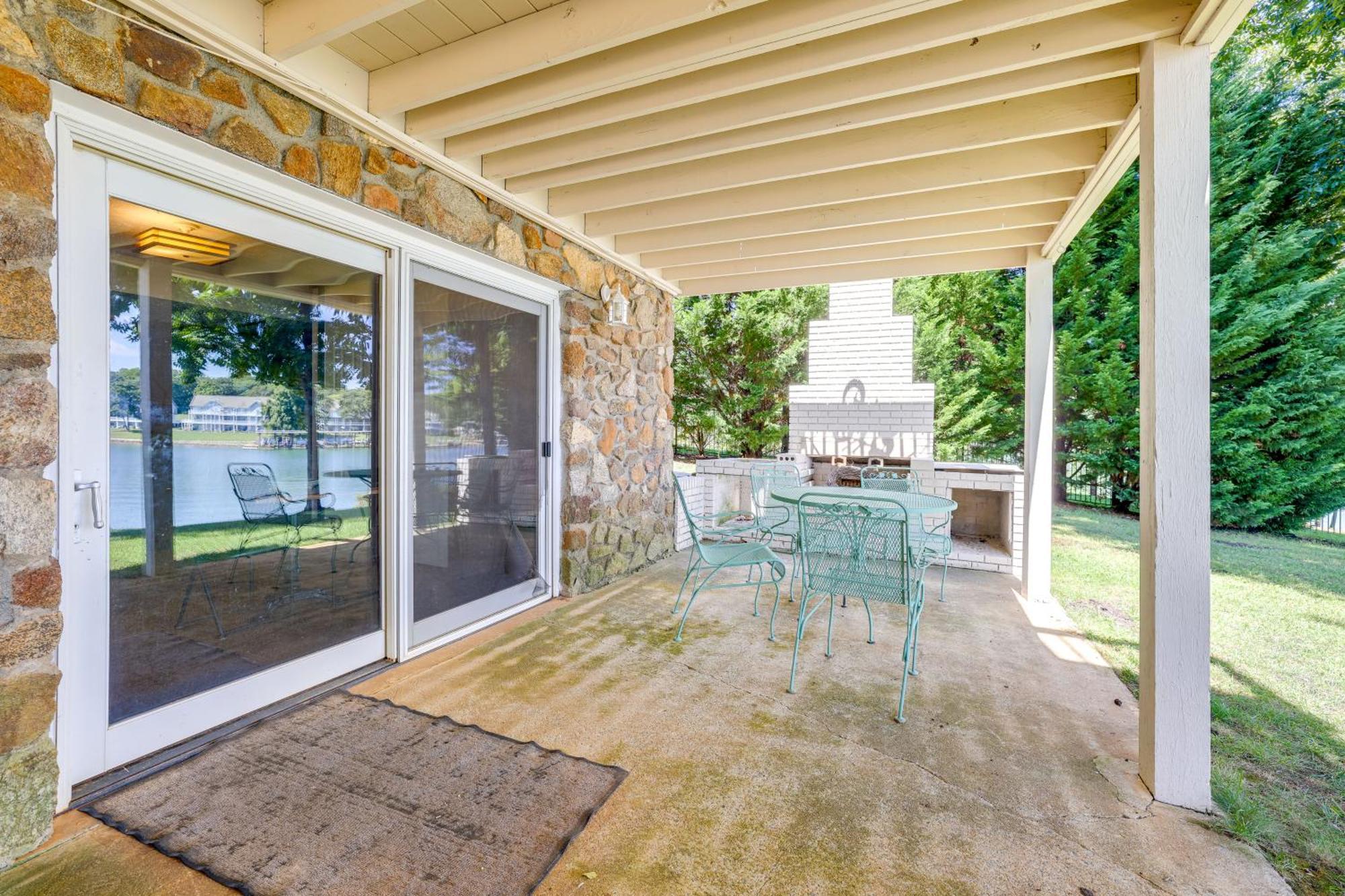 Smith Mountain Lake Retreat With Private Beach! Huddleston 외부 사진