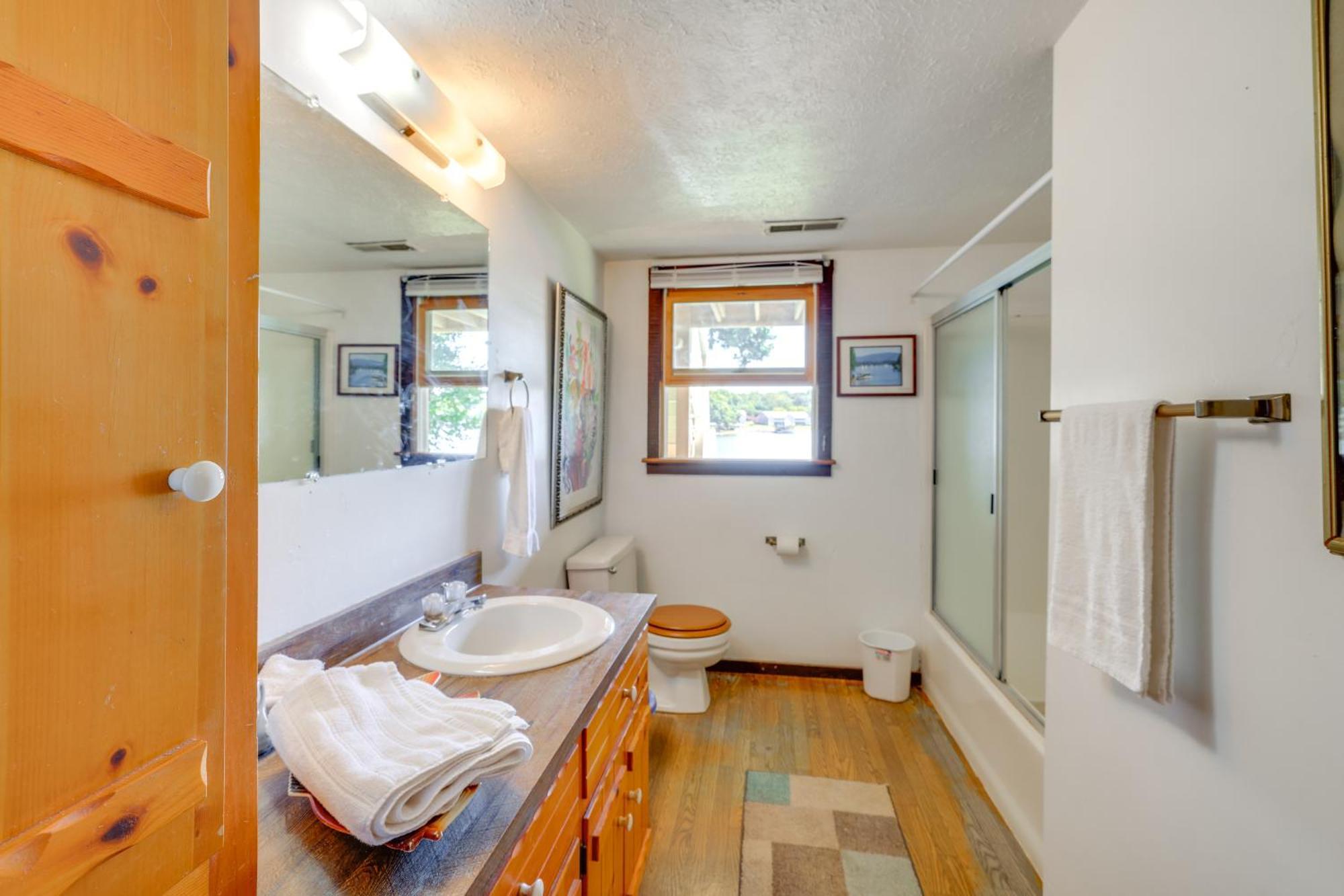 Smith Mountain Lake Retreat With Private Beach! Huddleston 외부 사진