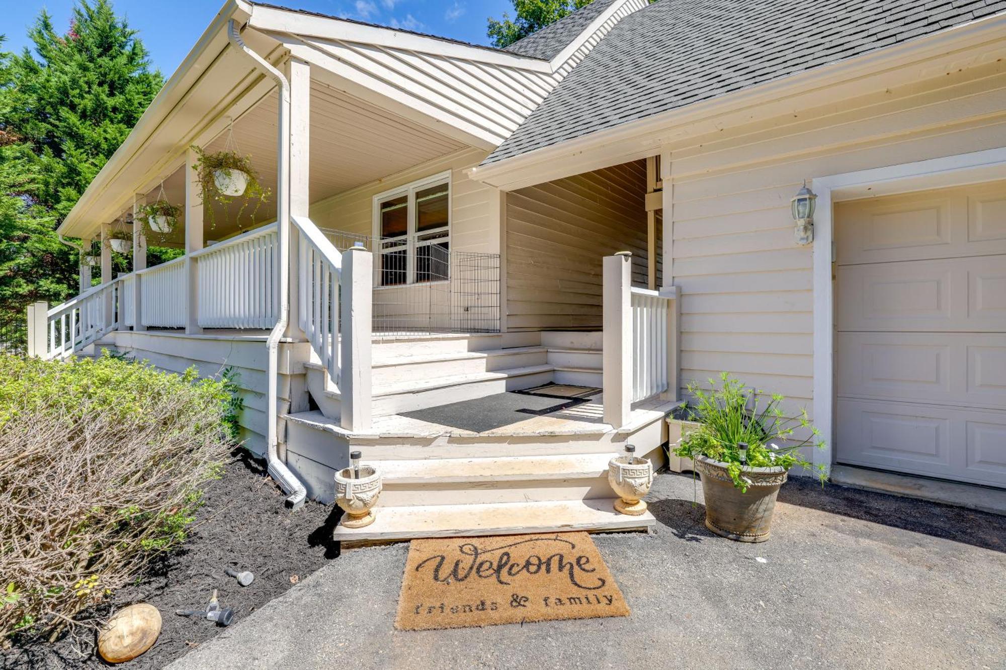 Smith Mountain Lake Retreat With Private Beach! Huddleston 외부 사진