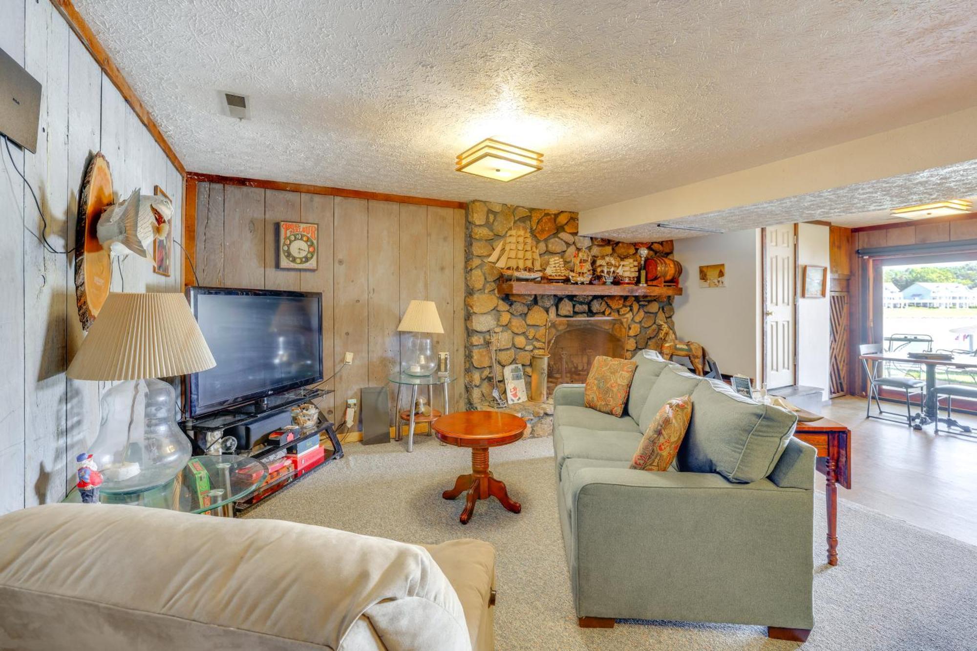 Smith Mountain Lake Retreat With Private Beach! Huddleston 외부 사진