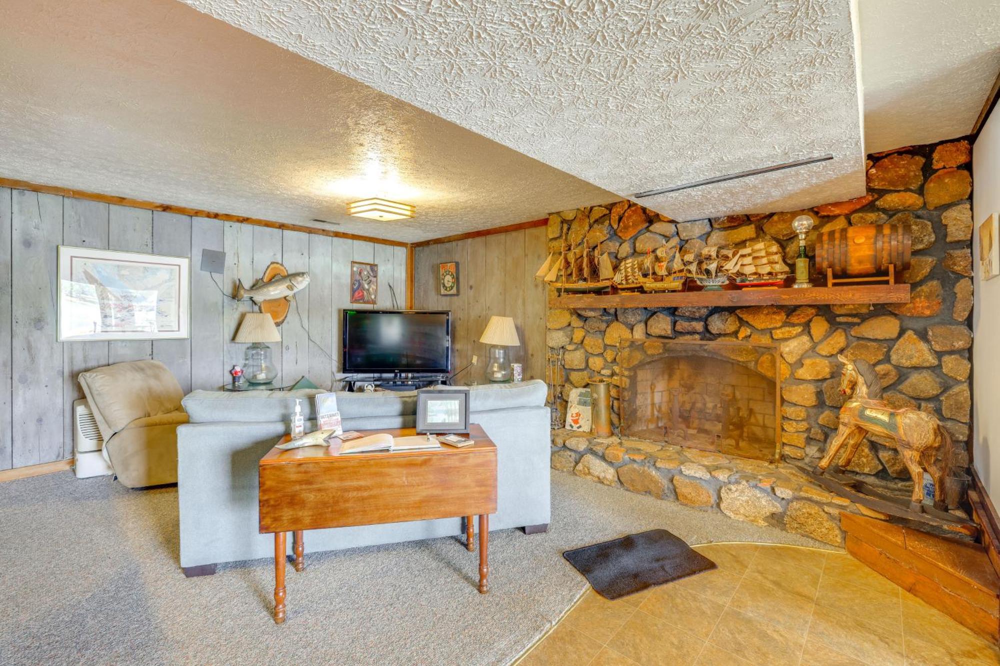 Smith Mountain Lake Retreat With Private Beach! Huddleston 외부 사진