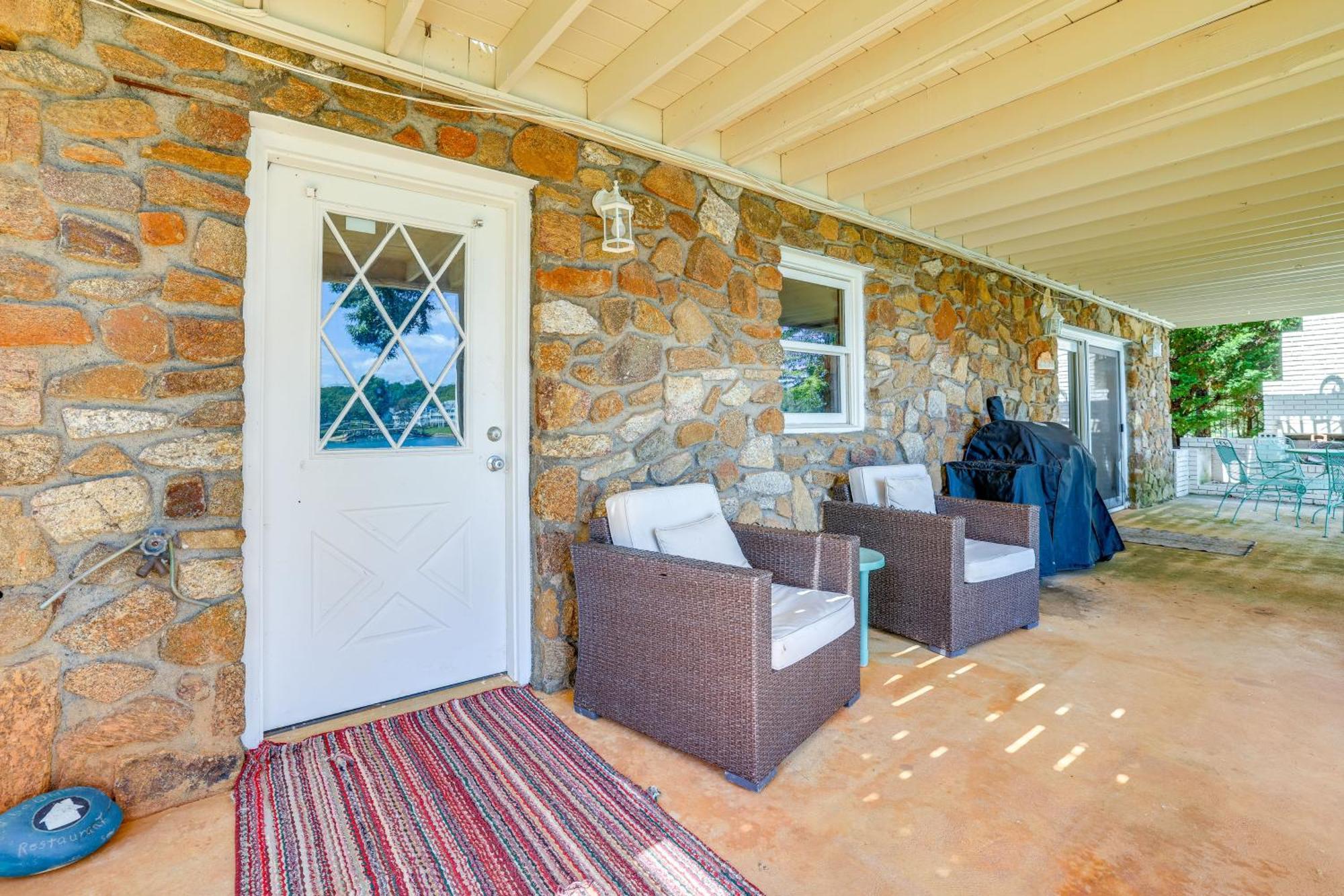 Smith Mountain Lake Retreat With Private Beach! Huddleston 외부 사진